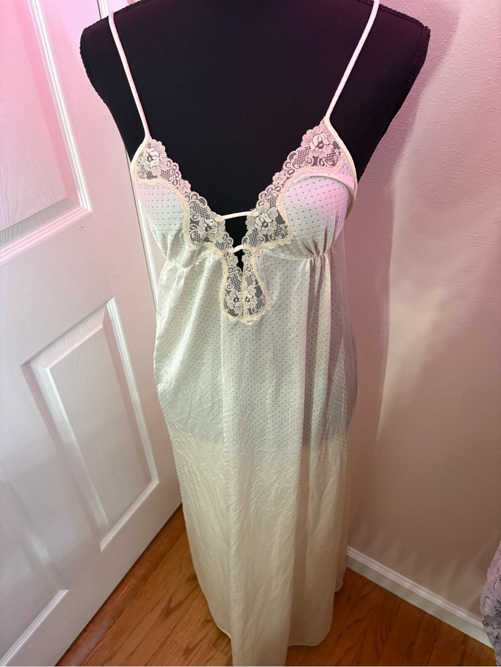 Vintage baradgco Ivory Long Spaghetti-Strap Chemise